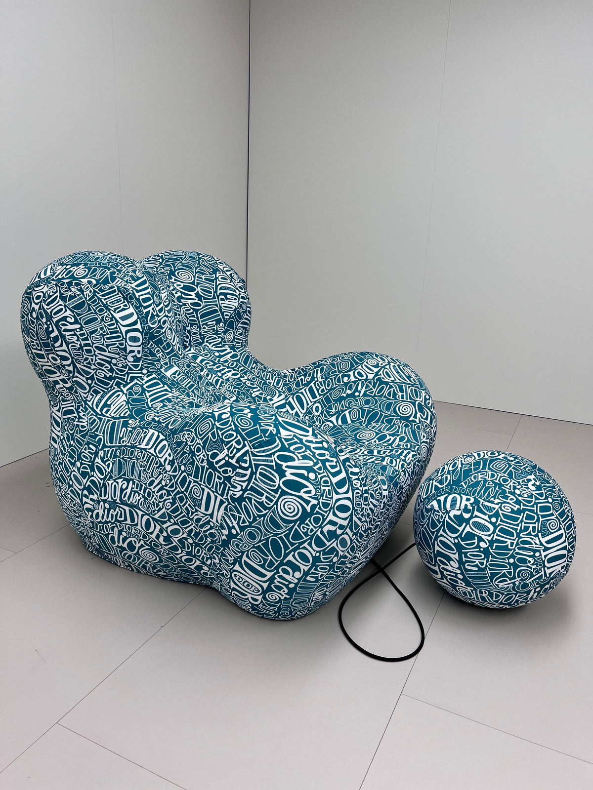 Mommy's Embrace Lounge Chair (015#)