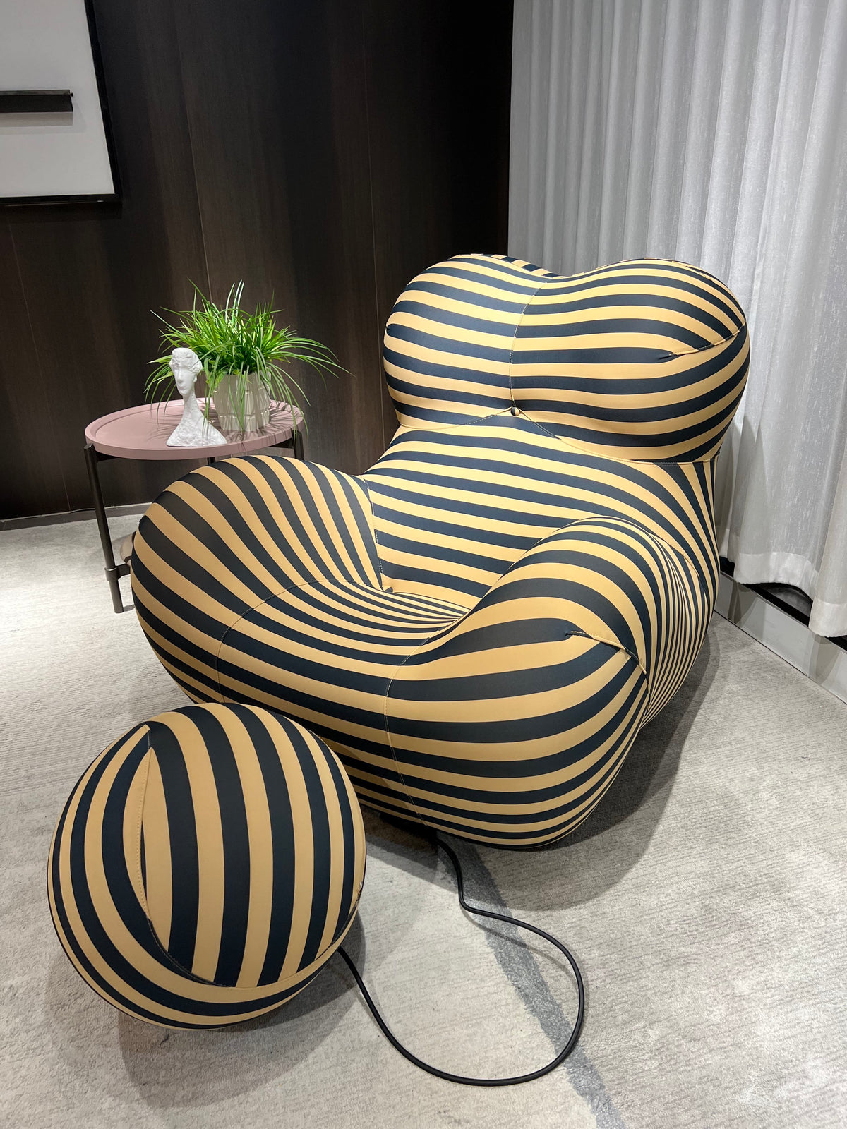 Mommy's Embrace Lounge Chair (015#)